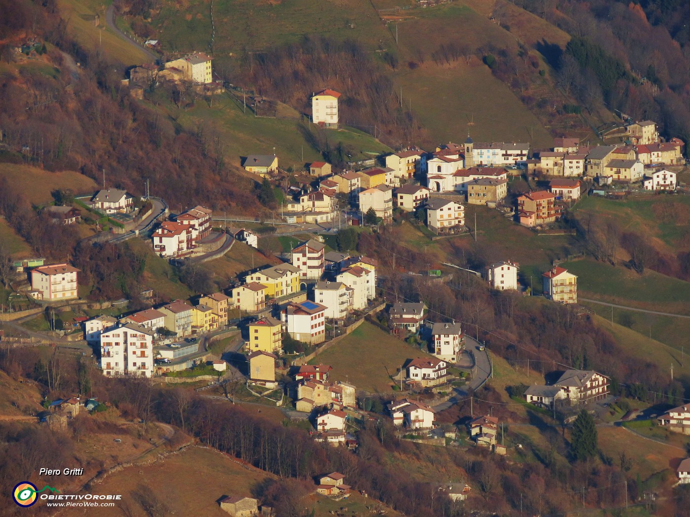 35 Bella vista su Zorzone baciato dal sole.JPG